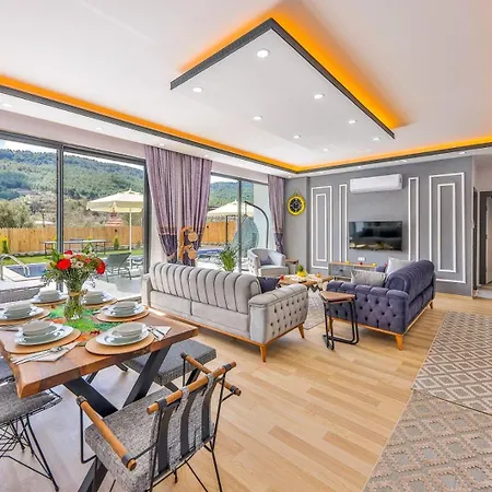 Nazeren Hotel 4*