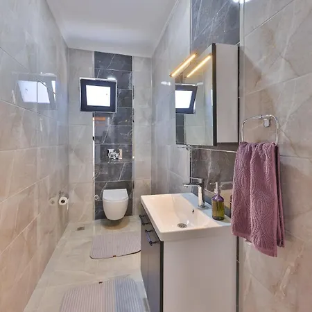 Nazeren Hotel 4*